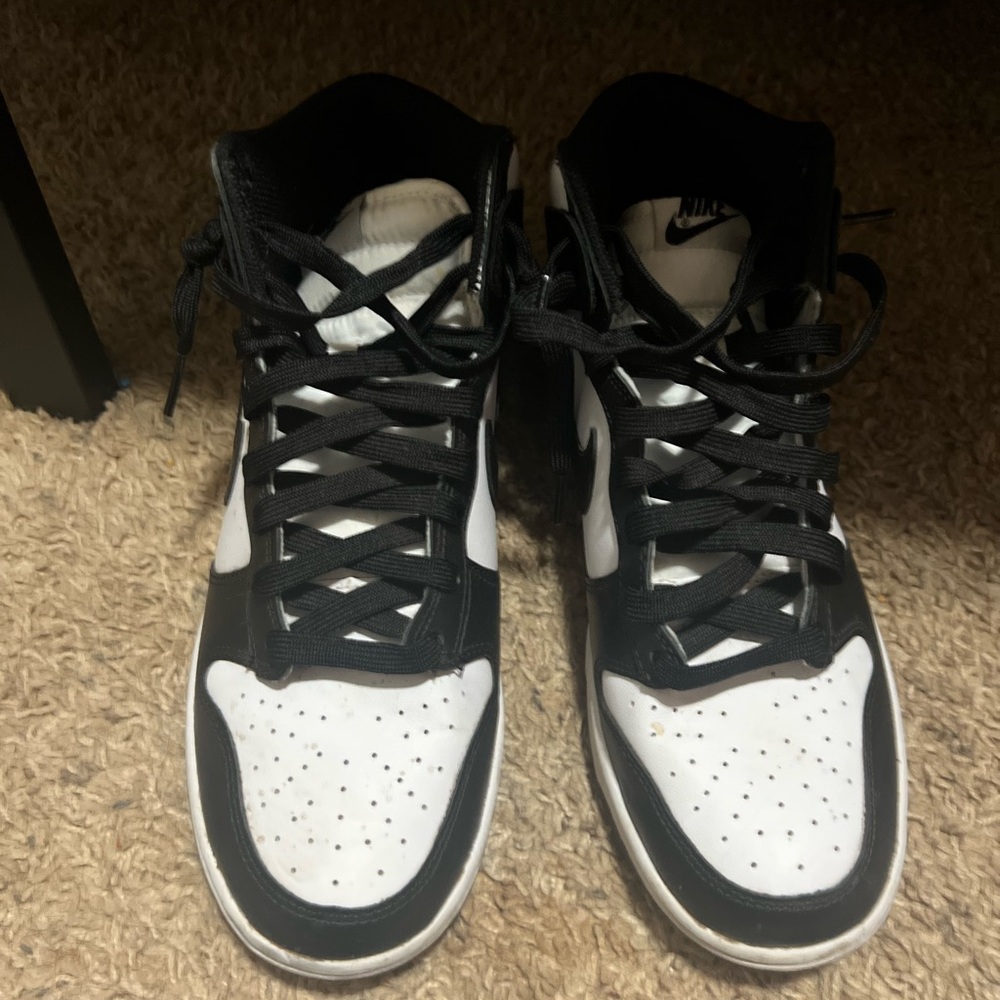 Nike Black and White Women's Sneakers